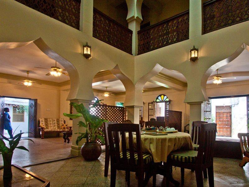 أسميني بالاس فندق 3*